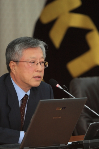 KT, 이석채 사장 취임
