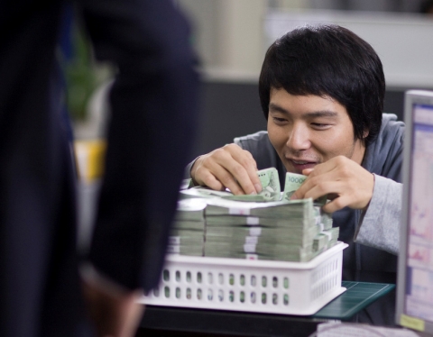박용하, \"돈이 돈 같이 안 보여요\"