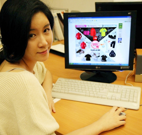 롯데아이몰닷컴, 불황 속 반짝세일로 화제