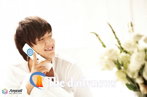 삼성전자, 컬러라이팅 폴더폰 ‘매직홀’ 출시