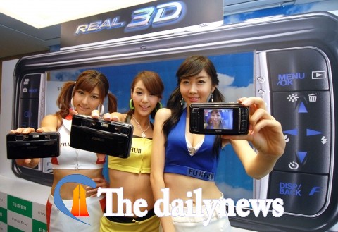 세계최초 개발 3D카메라 ‘파인픽스 3D W1’출시