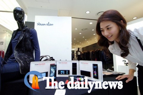 명품관에 LG ‘뉴 초콜릿폰’에 입성하다!