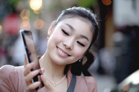 김연아는 지금, ‘갤럭시 탭’과 연애중